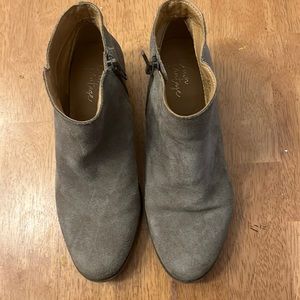 Crown Vintage Beatrix booties, size 6 M
